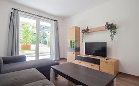 Corvin Modern Two Bedroom Apartment Free Parking